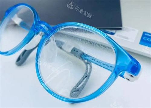 尼康控优点防控镜片图示