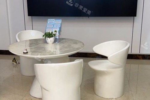 莆田群益口腔候诊区