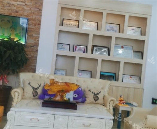 沈阳汇美人整形美容展示墙