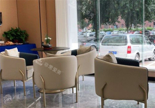 沈阳鑫普临植发休息区