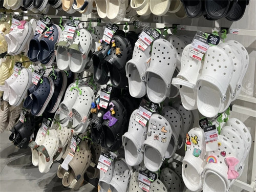 Crocs拖鞋