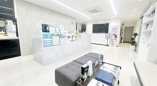 韓國(guó)三個(gè)心愿皮膚科明洞店大廳