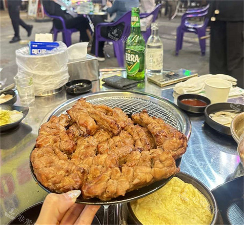 韩国的酒吧一条街美食烤肉