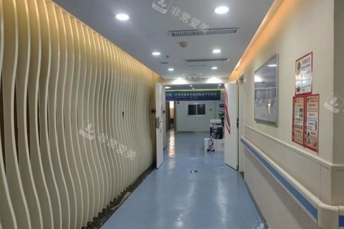 兰州亚韩医疗美容医院走廊