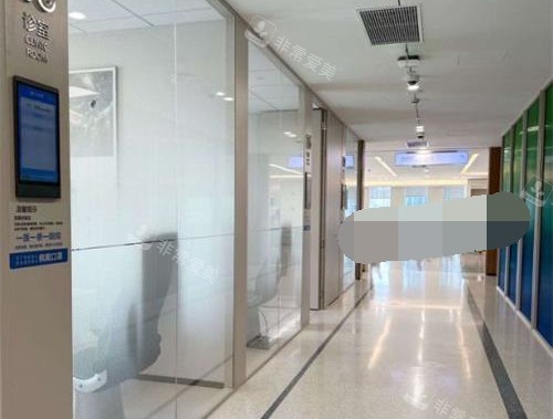 上海爱尔眼科医院走廊