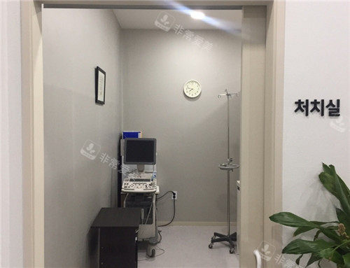 1731465657653699.jpg 李承哲神經(jīng)外科診室.jpg