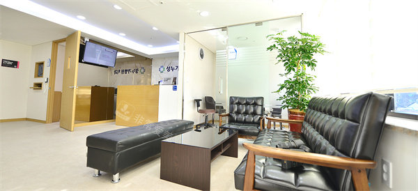 韓國(guó)圣路加醫(yī)院五樓等待區(qū) 韓國(guó)圣路加醫(yī)院五樓等待區(qū)