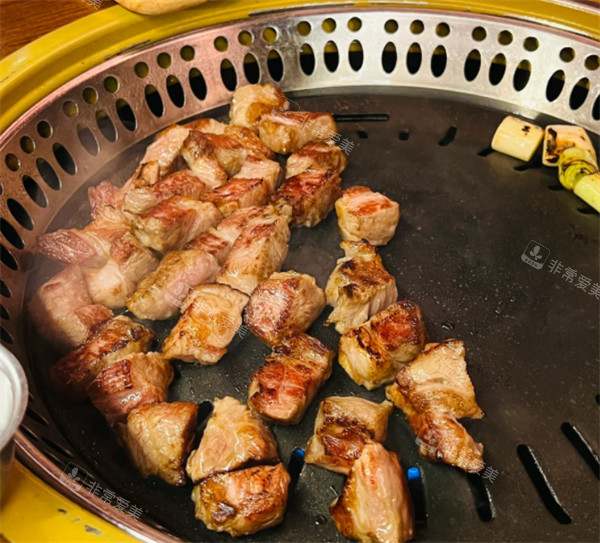 韩国必打卡的几样美食:韩国烤肉/参鸡汤/石锅拌饭/韩国炸鸡真的绝绝子!