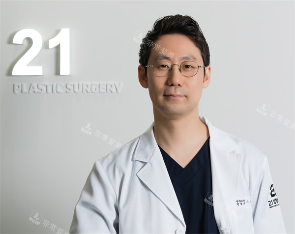 韩国21整形外科医院李元院长