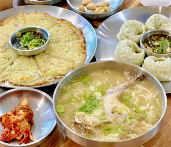 韩国必吃的地道美食店:韩女士酱蟹/明洞一只鸡/Cheolgil炒年糕店口碑不错!