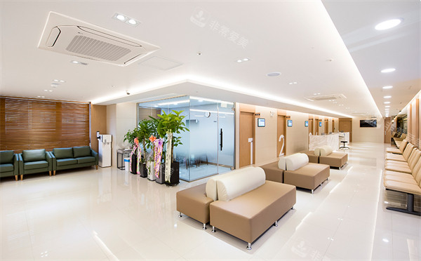 韓國(guó)延世漢江醫(yī)院2樓等候區(qū) 韓國(guó)延世漢江醫(yī)院2樓等候區(qū)