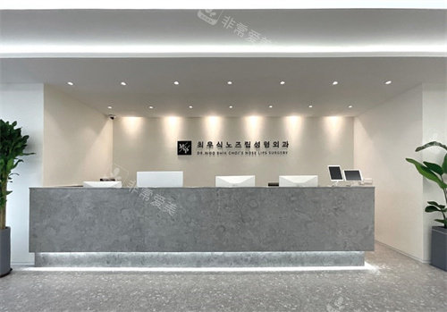 中庭过长去韩国做人中缩短手术推荐崔宇植Noselips整形外科/Avant整形外科/初见整形外科!