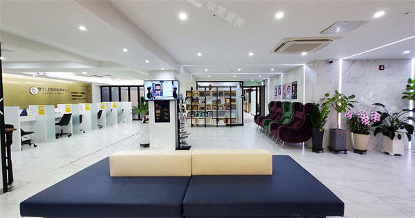 本思皮肤科新沙店大厅全景 本思皮肤科新沙店大厅全景