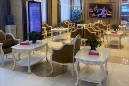 鞍山齐敏美容医院候诊区