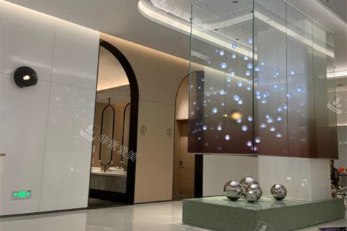 成都新麗美整形大廳環(huán)境示意圖