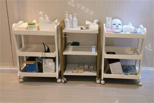 武漢珍妮醫(yī)療美容醫(yī)院產(chǎn)品展示架 武漢珍妮醫(yī)療美容醫(yī)院產(chǎn)品展示架