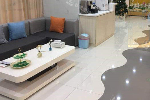 上海维乐口腔·埃齐门诊(静安店) 内部休息等待区环境