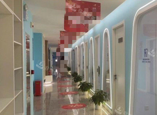 武汉咿呀口腔内部过道环境