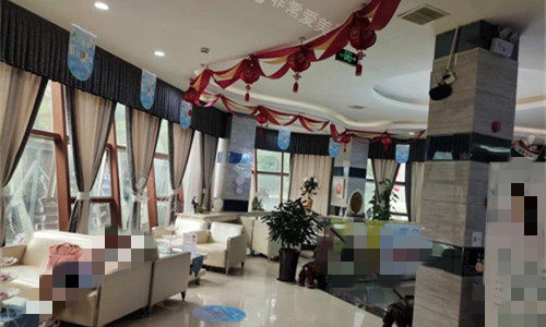 自贡铂美医疗美容大厅休息区