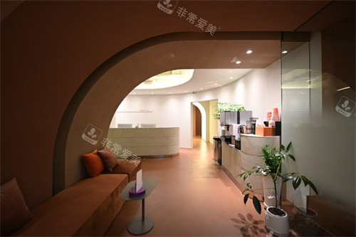 韩国DAYBEAU皮肤科弘大店休息区