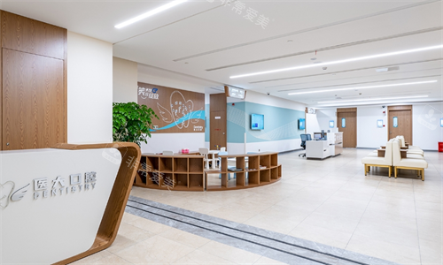 上海医大医院口腔科等候区