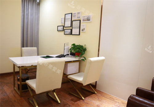 昆明精东植发面诊室