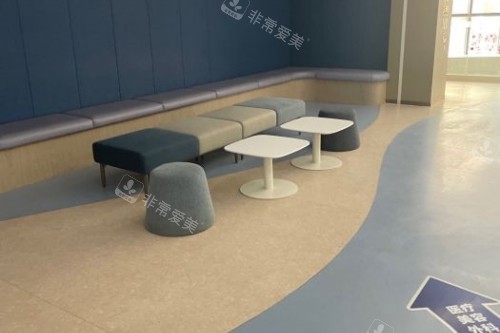 郑州尖峰眼科医院候诊区