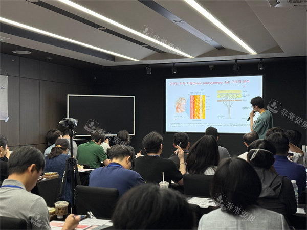 朴俊亨院长演讲图