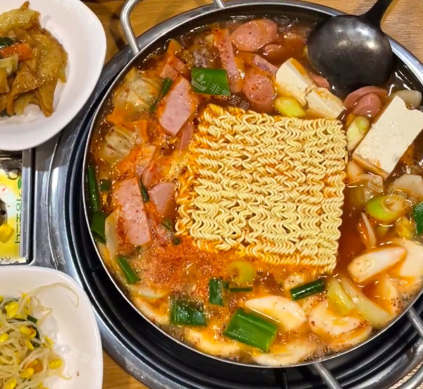韩国部 队火锅