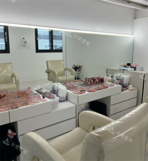 韩国MUPSY弘大店化妆区