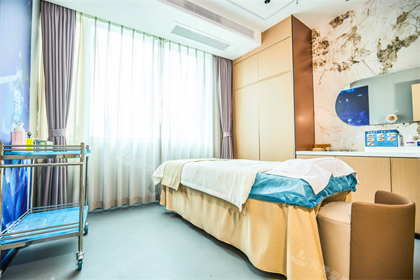 广州查尔曼新颜医疗美容治疗室