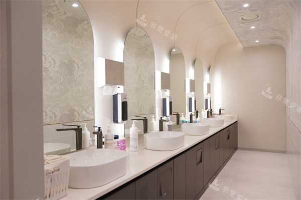 韩国jryn皮肤科釜山西面店洗手间