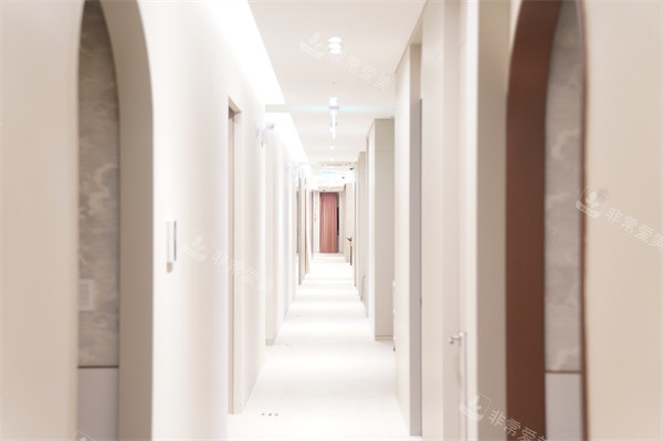 韩国jryn皮肤科釜山西面店走廊环境图