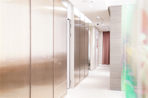 韩国jryn皮肤科釜山西面店走廊环境