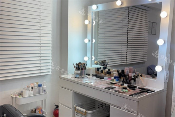 韓國Yooniqueup美妝造型化妝臺 韓國Yooniqueup美妝造型化妝臺