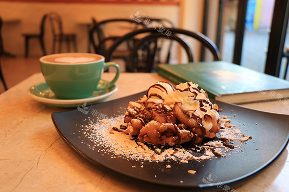 梨泰院SWEET EAST漏斗蛋糕甜品咖啡店甜品展示 梨泰院SWEET EAST漏斗蛋糕甜品咖啡店甜品展示