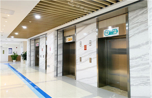 成都新华整形电梯口