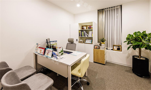 韩国信所爱女性医院面诊室