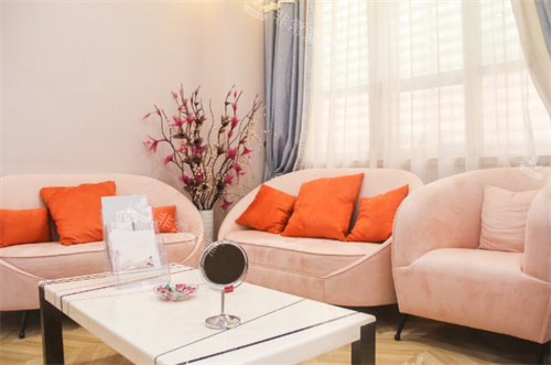 郑州东方整形美容医院二楼休闲区