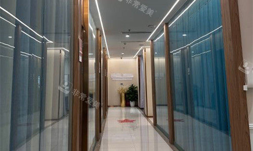 成都恒博天姿整形走廊图