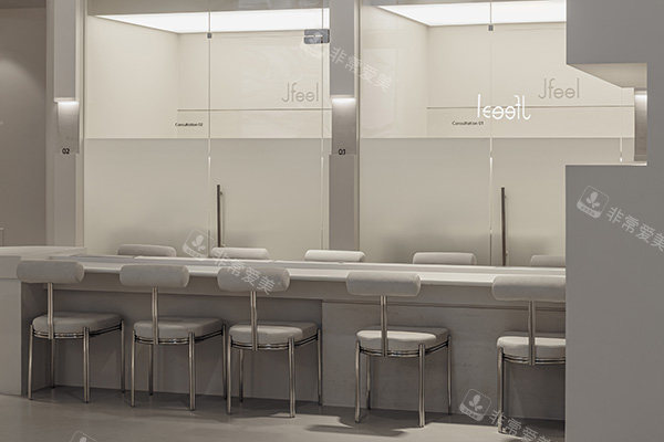 韩国Jfee皮肤科等候区图