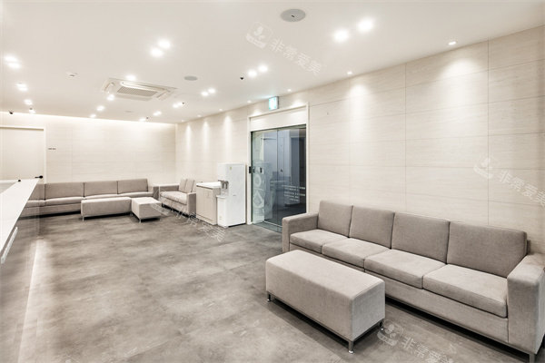 韩国桔艺菲Jfeel皮肤科弘大店等候区