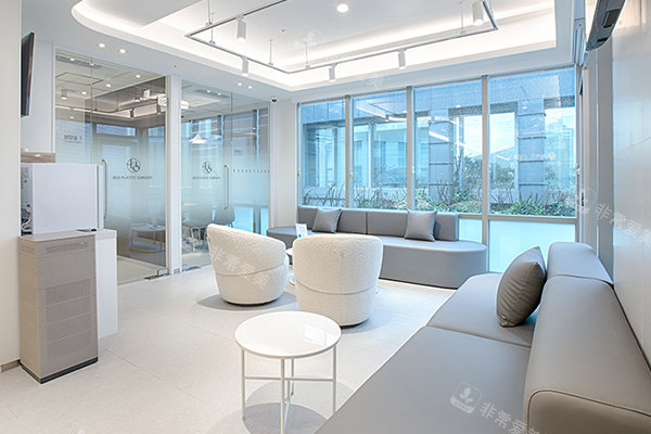 韩国釜山jeio整形外科等候区环境