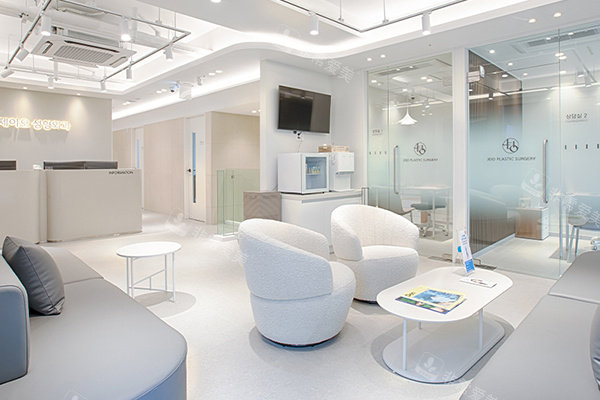 韩国釜山jeio整形外科等待区