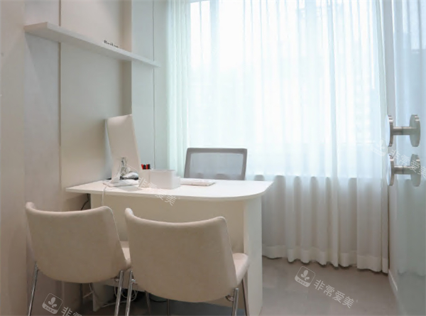 韩国丽尔丽整形外科面诊室