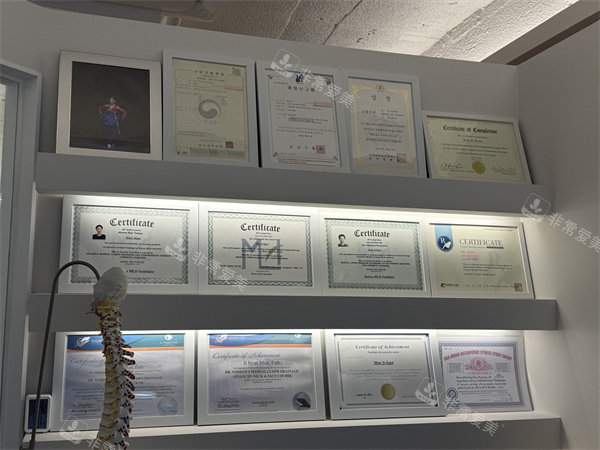 韩国DIA AESTHETIC展示柜