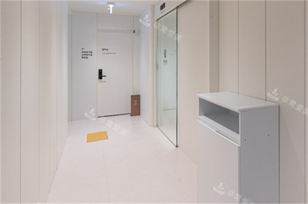 韩国PRAUM UROLOGY泌尿科走廊